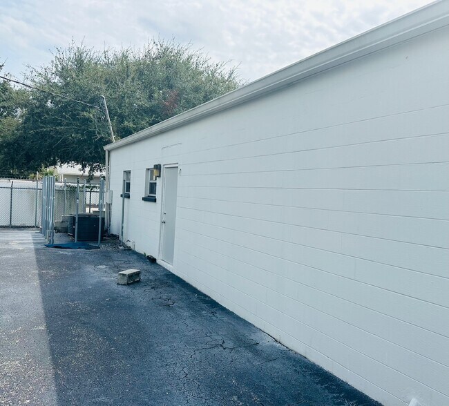 More Photos Of 1520 E Gary Rd, Lakeland Office For Lease
