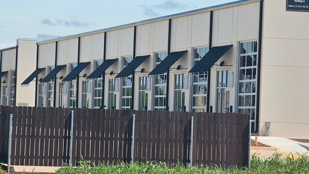 More Photos Of 2717 Watermark Blvd, Oklahoma City Flex For Lease