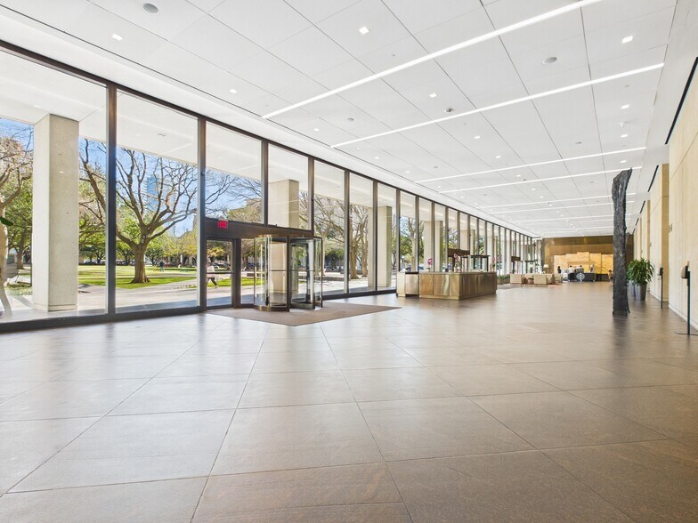 More Photos Of 801 Cherry St, Fort Worth Office For Lease