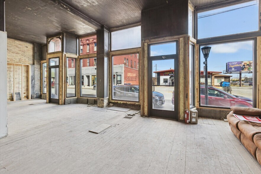 More Photos Of 1017 Washington Ave, Bay City Storefront Retail Residential For Sale