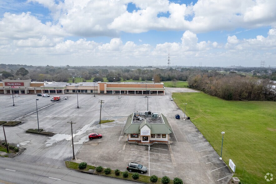 More Photos Of 151-395 W Main St, League City Unknown For Lease