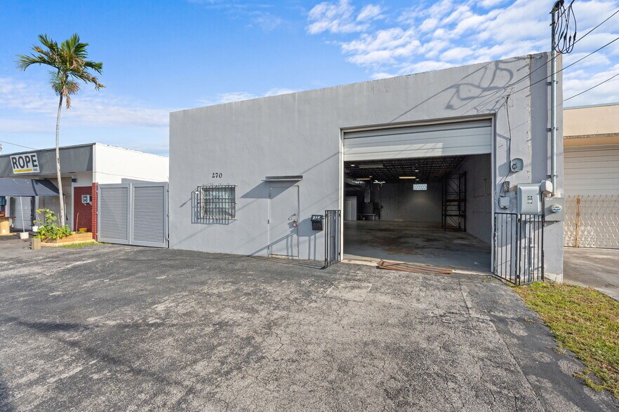 More Photos Of 270 SW 33rd St, Fort Lauderdale Warehouse For Lease