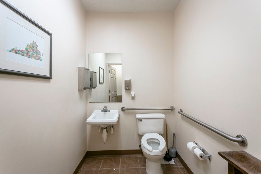 More Photos Of 3230 Peoples Dr, Harrisonburg Office For Lease