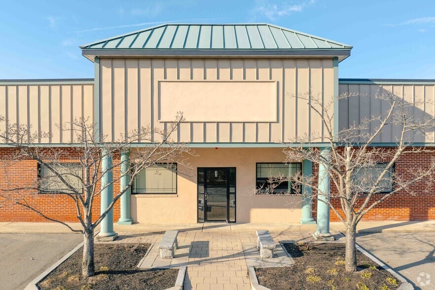 More Photos Of 61 Parkhurst Rd, Chelmsford Freestanding For Lease