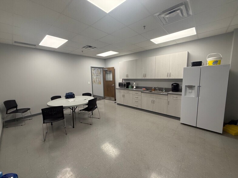 More Photos Of 5435 Dylan Dr, South Bend Distribution For Lease