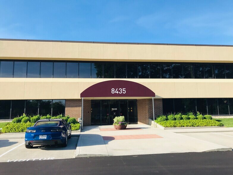 More Photos Of 8435 Keystone Crossing, Indianapolis Office For Lease
