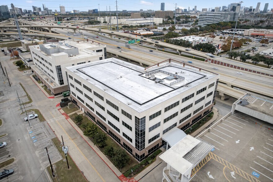 More Photos Of 5420 West Loop S, Bellaire Medical For Lease