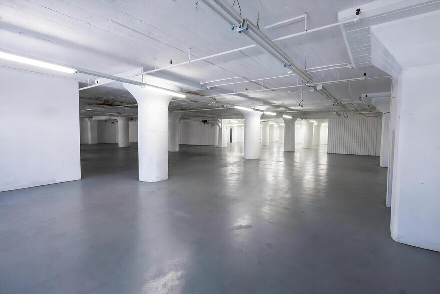 More Photos Of 1114 S Los Angeles St, Los Angeles Warehouse For Sale