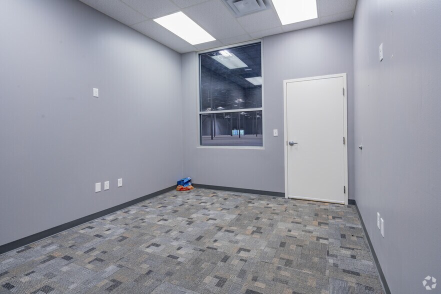 More Photos Of 10120 Fischer Rd, Von Ormy Distribution For Sale