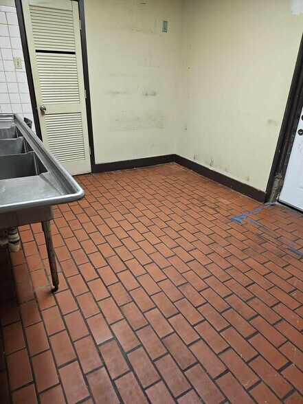 More Photos Of 5434 Lawndale Street, Houston General Retail For Sale