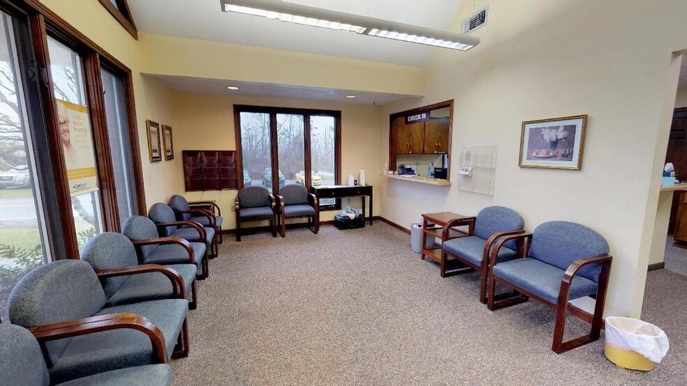 More Photos Of 4320 5th Ave, Marianna Medical For Lease