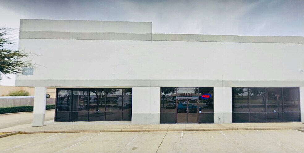 More Photos Of 12838 Murphy Rd, Stafford Showroom For Sale