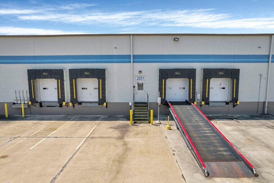 More Photos Of 2051 James Pky, Heath Warehouse For Lease