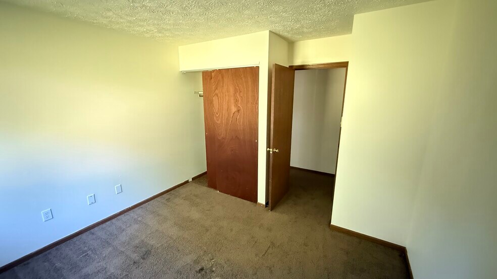 More Photos Of 432 McConnell St, Uhrichsville Apartments For Sale