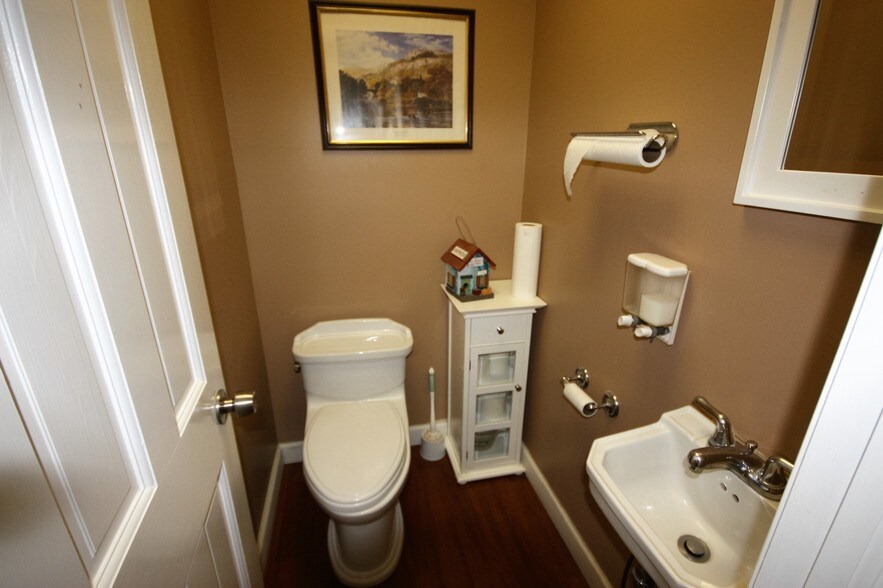 More Photos Of 91 Gleneida Ave, Carmel Office For Sale
