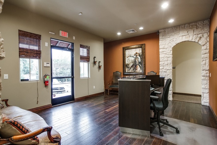 More Photos Of 1011 Surrey Ln, Flower Mound Office For Lease