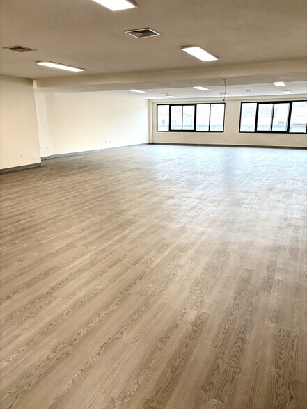 More Photos Of 1961 49th St, Long Island City Office For Lease