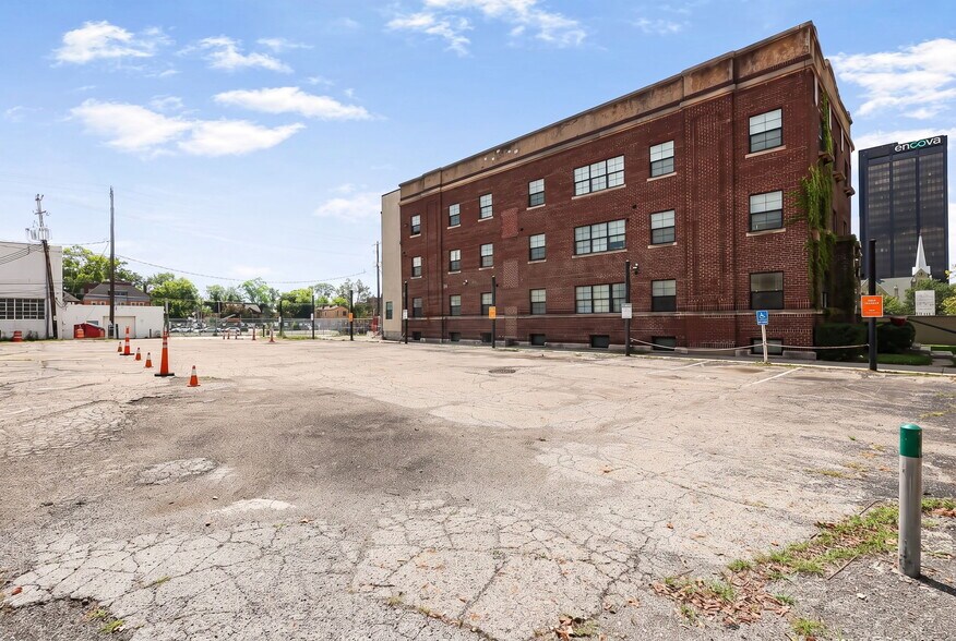 More Photos Of 595 E Broad St, Columbus Apartments For Sale