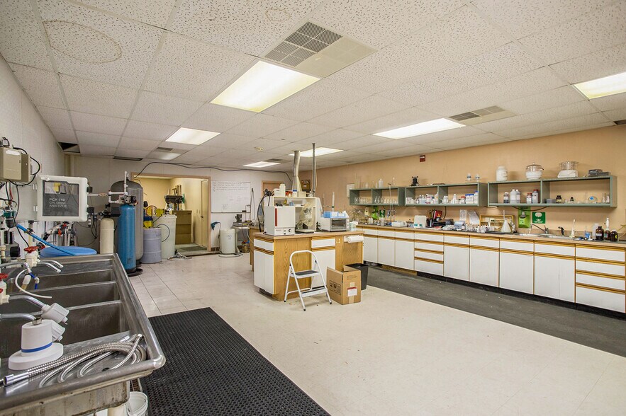 More Photos Of 1500 Kdf Dr, Three Rivers Office For Sale