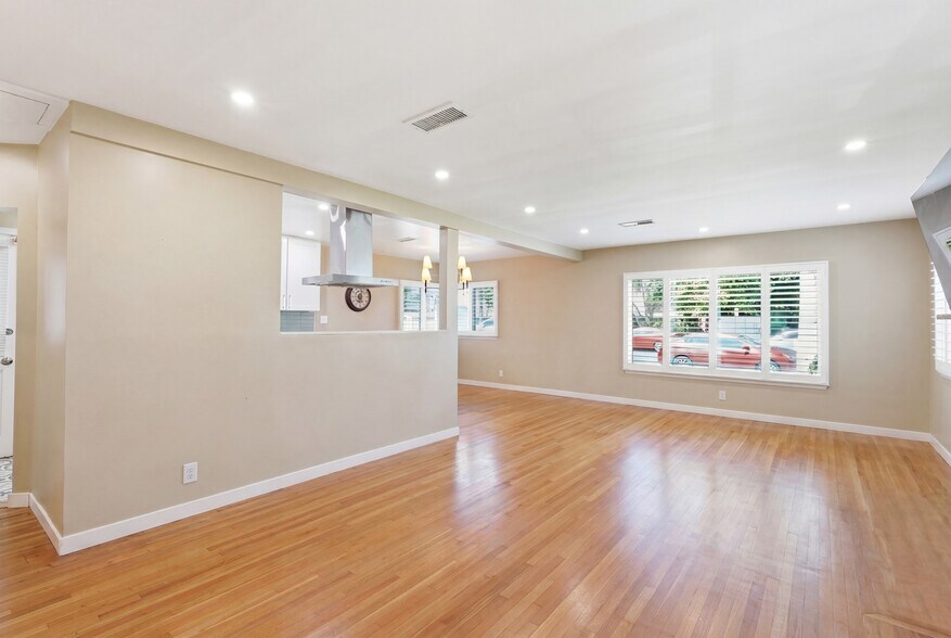 More Photos Of 5236 Bellingham Ave, Valley Village Apartments For Sale