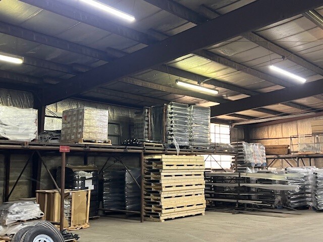 More Photos Of 101 E Chestnut St, Chilton Industrial For Sale