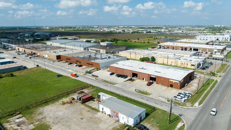 More Photos Of 121-217 44th St, Corpus Christi Warehouse For Lease