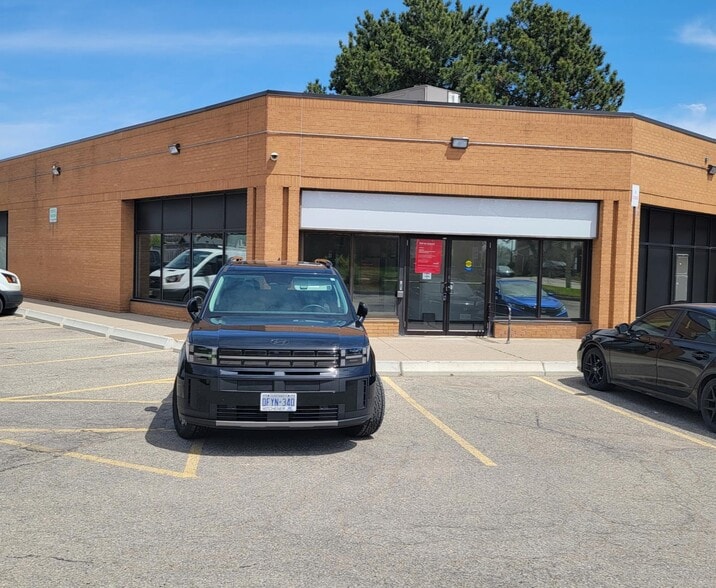 More Photos Of 601 Doon Village Rd, Kitchener Storefront For Lease