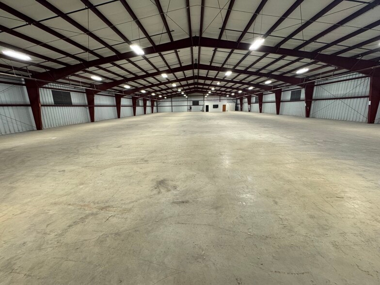 More Photos Of 2011 S Town East Blvd, Mesquite Warehouse For Lease
