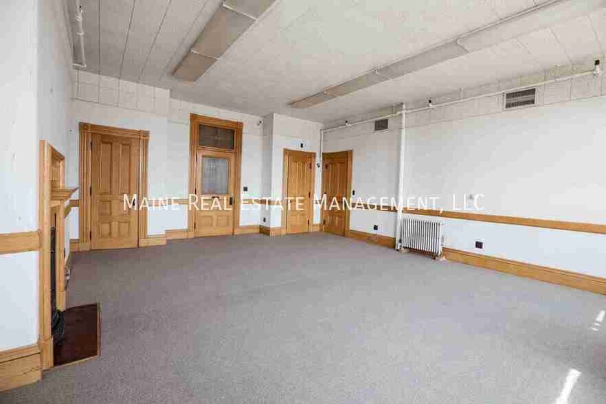 More Photos Of 15 Columbia St, Bangor Office Residential For Lease