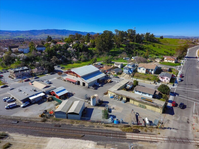 More Photos Of 354 1st St, Hollister Freestanding For Sale
