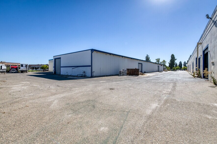 More Photos Of 5333 N Cornelia Ave, Fresno Warehouse For Sale