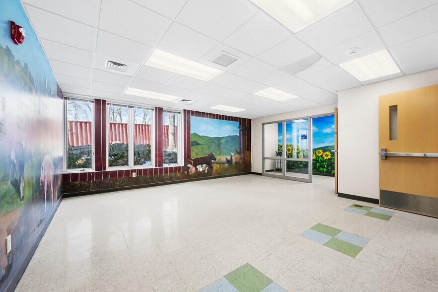 More Photos Of 183 Providence New London Tpke, North Stonington Unknown For Lease