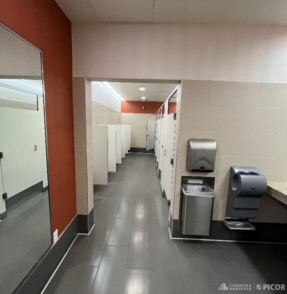 More Photos Of 2700 E Commerce Center Pl, Tucson Research And Development For Lease