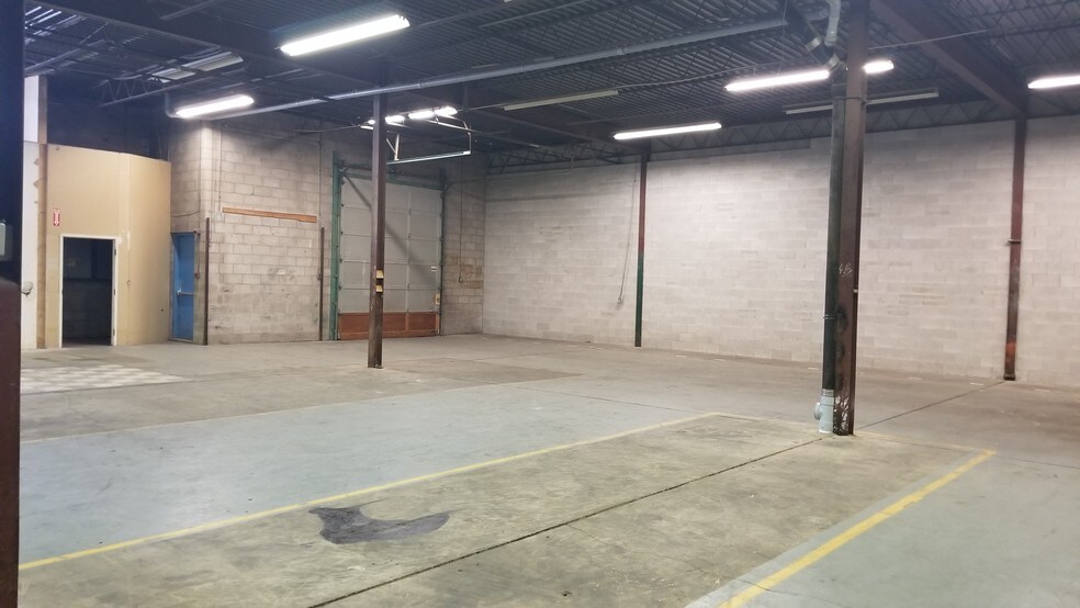 More Photos Of 2556-2664 Central Ave, Windsor Warehouse For Lease
