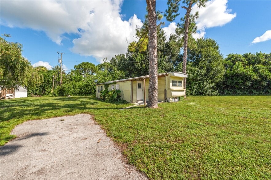 More Photos Of 7760 Bogart Dr, Fort Myers Trailer Camper Park For Sale