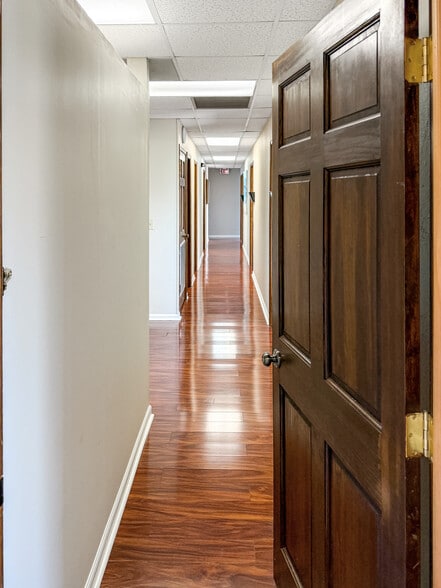 More Photos Of 2335 Tamiami Trl N, Naples Medical For Sale