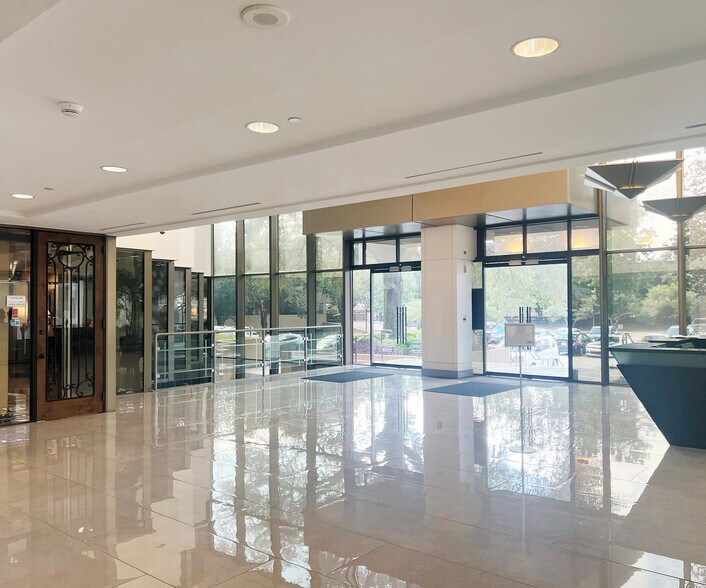 More Photos Of 2401 Fountain View Dr, Houston Office For Lease