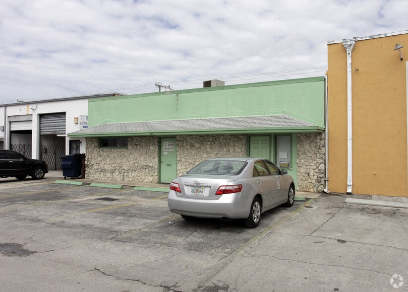 More Photos Of 1081-1083 E 23rd St, Hialeah Office For Lease