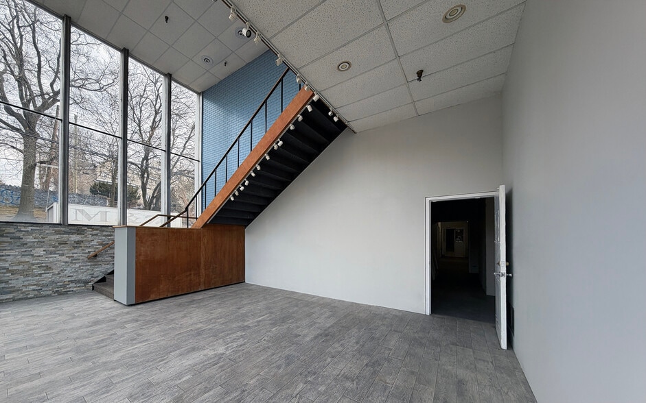 More Photos Of 150 N Macquesten Pky, Mount Vernon Warehouse For Lease