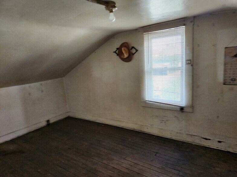 More Photos Of 1600 Bingham St, Pittsburgh Bar For Sale