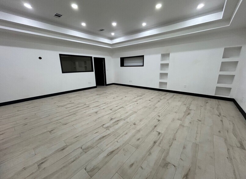 More Photos Of 3003 Bingle Rd, Houston Warehouse For Sale