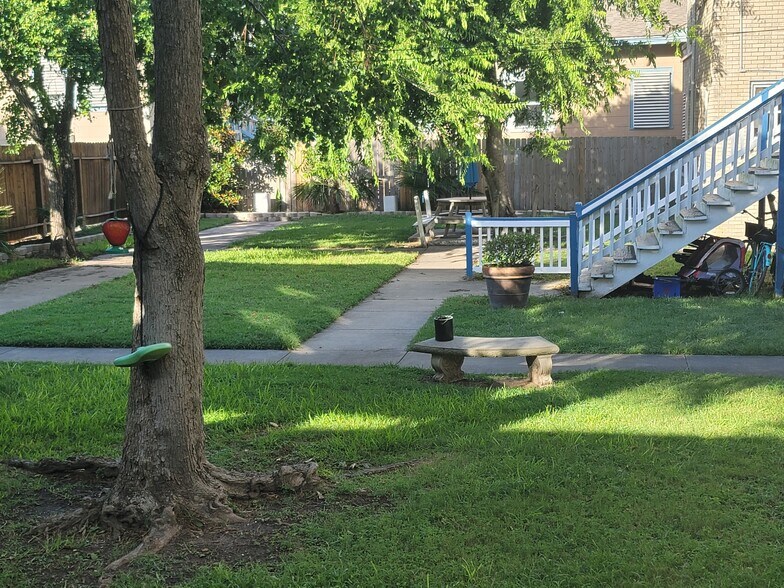 More Photos Of 2018 25th St, Galveston Apartments For Sale