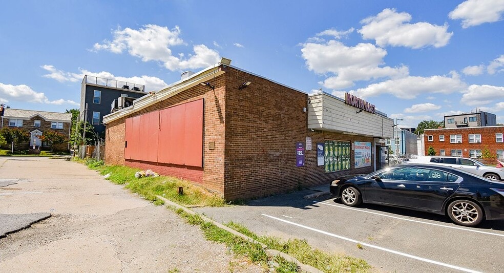 More Photos Of 1201 Mt Olivet Rd NE, Washington Freestanding For Sale