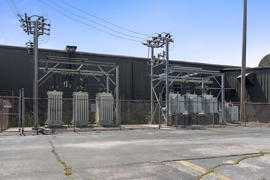 More Photos Of 204 Red Rd, McMinnville Warehouse For Sale