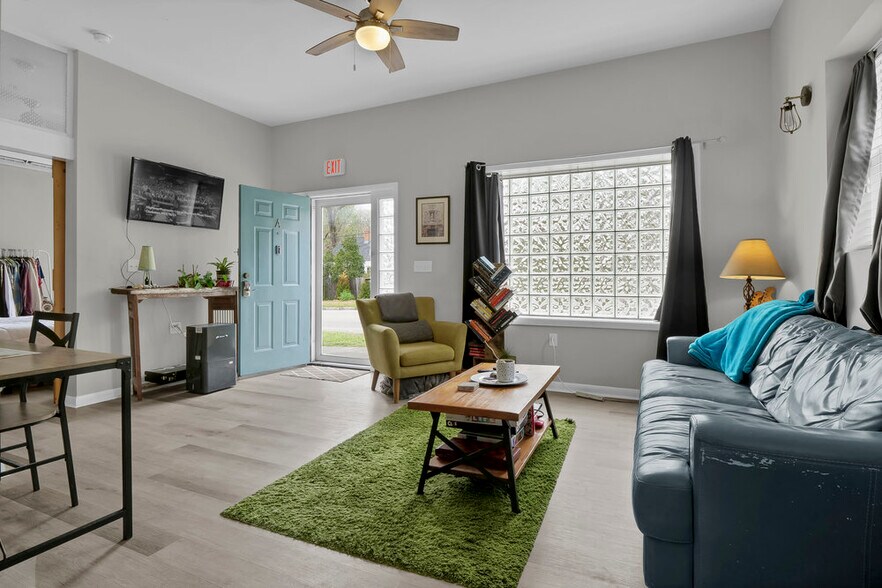 More Photos Of 2020 Princess Place Dr, Wilmington Freestanding For Sale