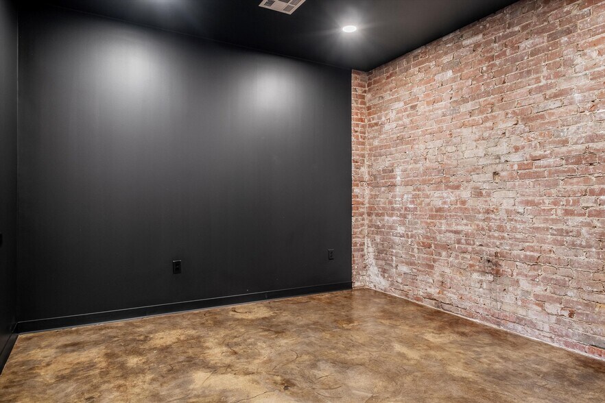 More Photos Of 12 NW 13th St, Oklahoma City General Retail For Lease