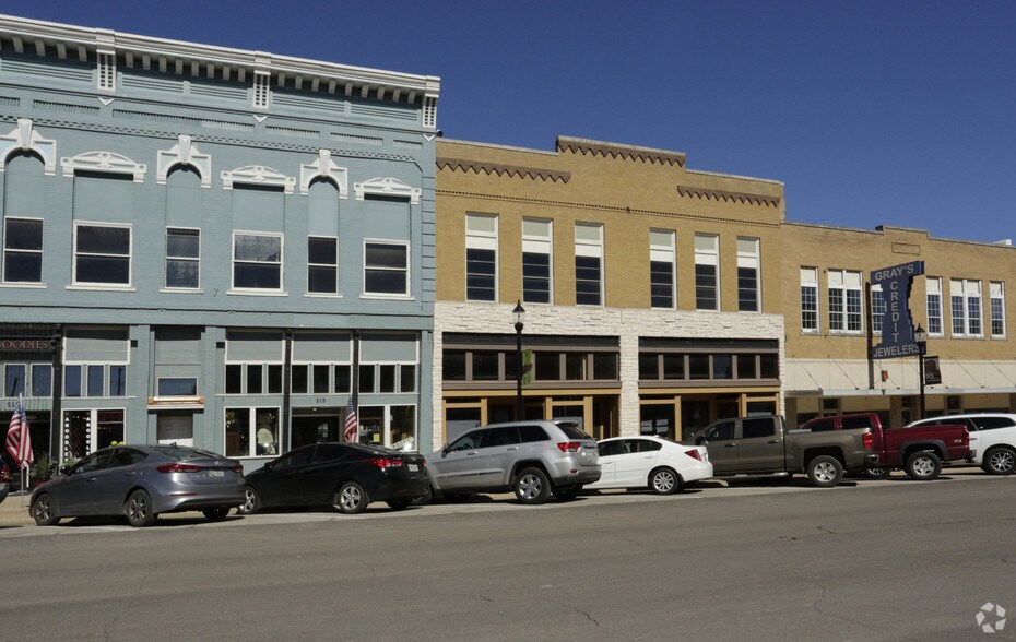 Primary Photo Of 507-509 W Main St, Denison Storefront Retail Office For Lease