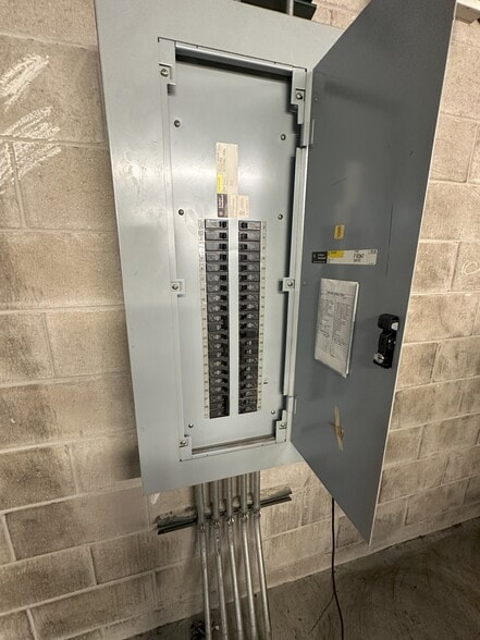 More Photos Of 20 Priscilla Ln, Auburn Service For Lease