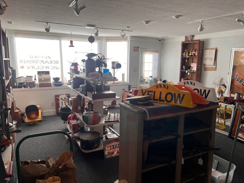 More Photos Of 207-209 N Sale St, Ellettsville Storefront For Sale