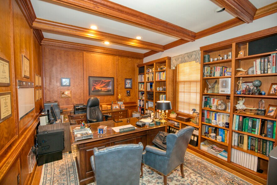 More Photos Of 1318 Jamestown Rd, Williamsburg Office For Sale